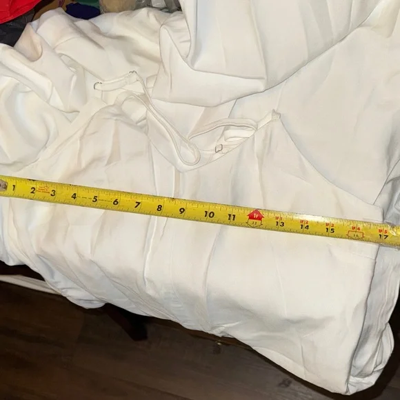 Elegant White Sleeveless Jumpsuit - Picture 13 of 13